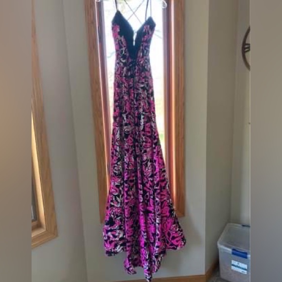 Prom dress - Picture 2 of 4